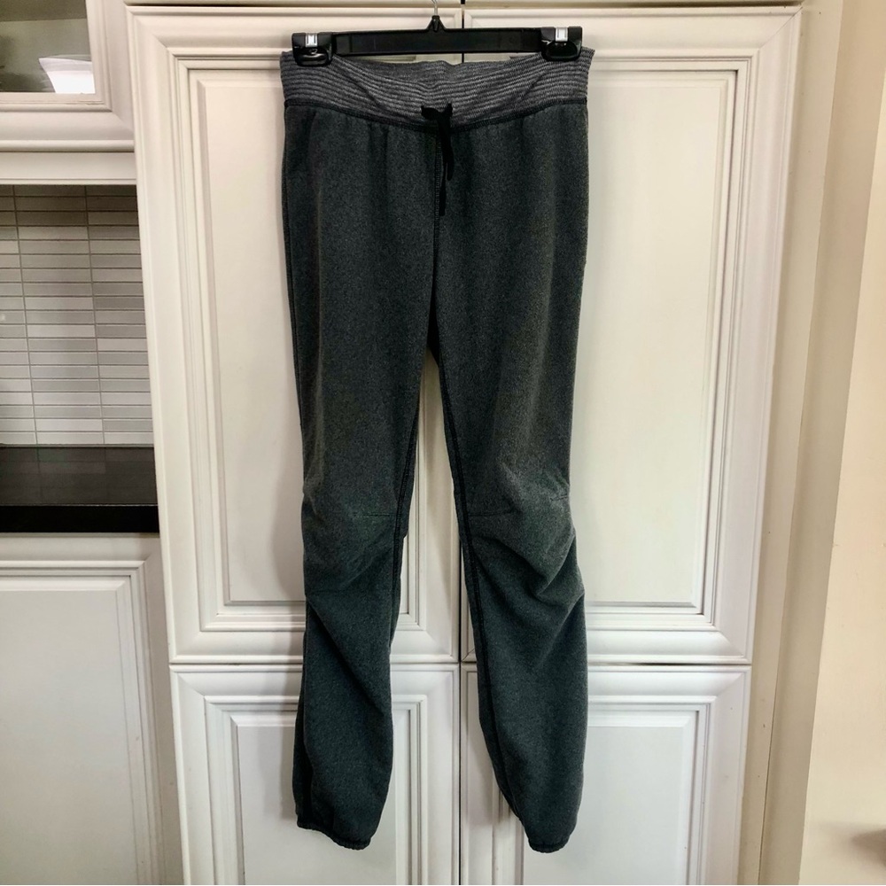 FLEECE Ivivva joggers with fuzzy lining